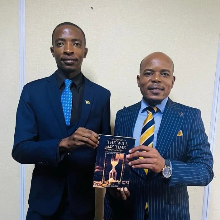 Fungayi Antony Sox presenting a copy of The Will of Time to businessman Rinos Mautsa.