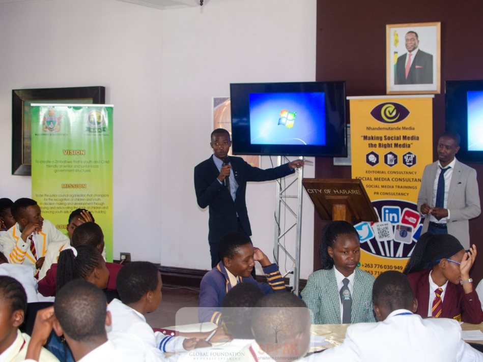 A TisuMazwi facilitator speaking to uniformed students at a City of Harare youth session.